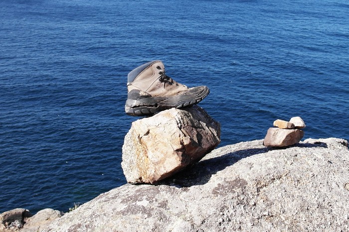 Обувь паломника, оставленная на Краю Земли