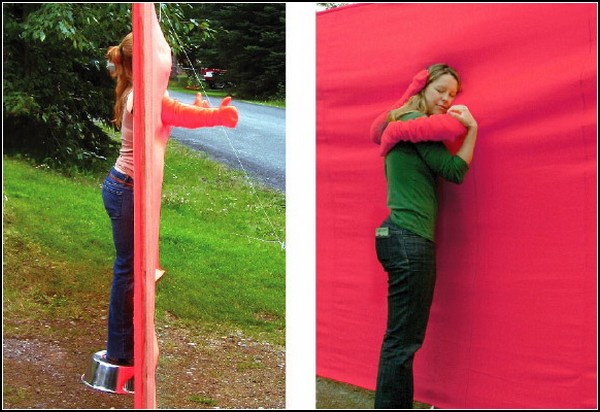 Стена для анонимных объятий «Anonymous Hugging»  от Китры Дин Диксон (Keetra Dean Dixon)