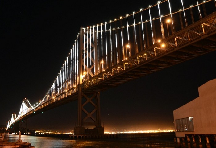 Oakland Bay Bridge в Сан-Франциско: самая большая в мире световая инсталляция