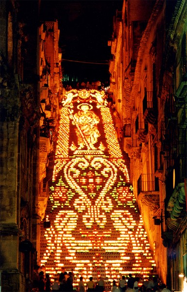 Фестиваль Scala Illuminata на лестнице Scalinata di Santa Maria del Monte