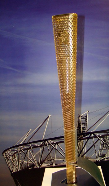 Олимпийский факел – лучший дизайн 2012 года