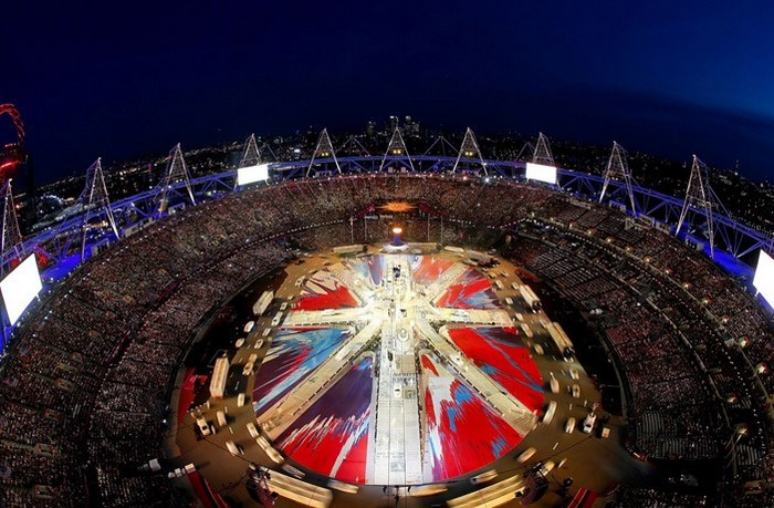 Британский флаг от Дэмьена Херста (Damien Hirst) на закрытии Олимпиады