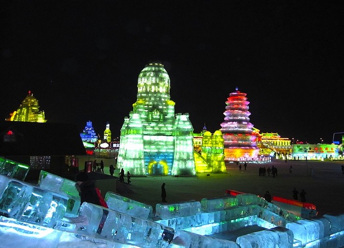Фестиваль ледяных дворцов в Харбине