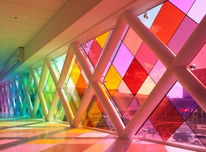 Разноцветный аэропорт Майами. Инсталляция от Кристофера Дженни (Christopher Janney)