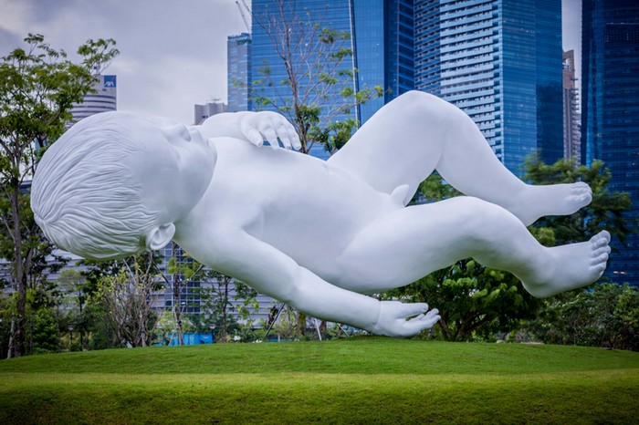 Planet – гигантский ребенок в Сингапуре. Инсталляция от Марка Куинна (Marc Quinn)