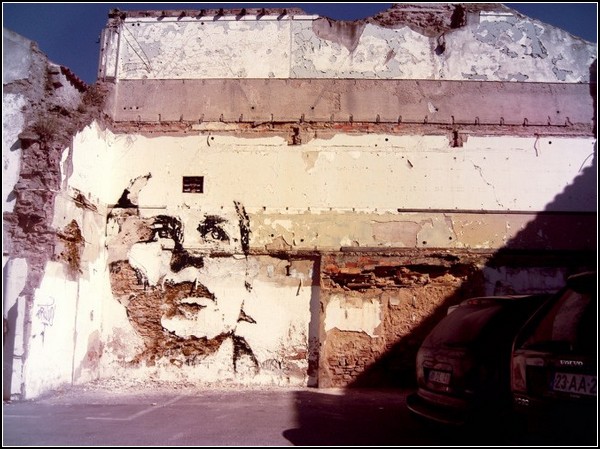 Рисунки на старых стенах: необычные граффити от Александра Фарто (Alexandre Farto)