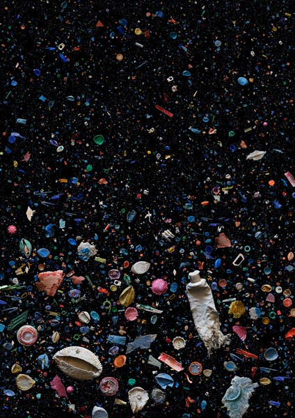 Soup – серия реальных коллажей, посвященных мусору в океане