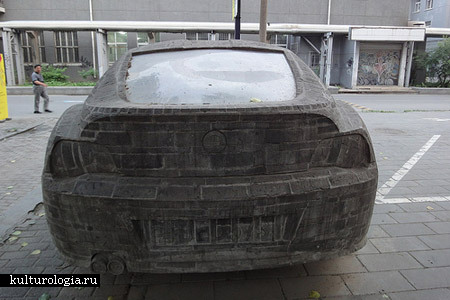 Каменный BMW. Памятник современным реалиям