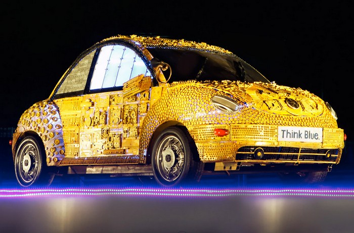 Think Blue Beetle – золотая машина из мусора