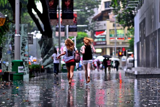 Danny Santos: самые дождливые фото незнакомцев и незнакомок