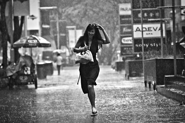 Danny Santos: самые дождливые фото незнакомцев и незнакомок