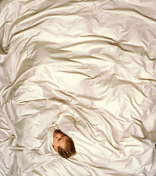 Спящие люди представлены сразу в нескольких проектах Марии Фриьерг