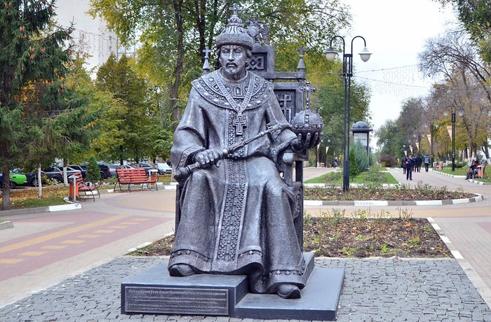 Памятник царю Федору Иоанновичу в Белгороде.