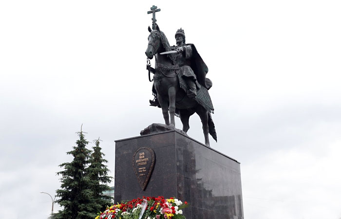 Памятник Ивану Грозному в Орле.