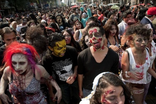 Количество участников Zombie Walk доходит до нескольких тысяч человек