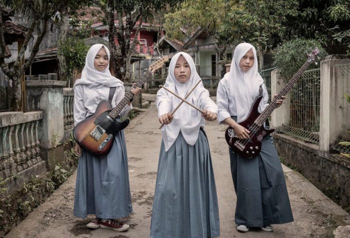 Индонезийские девушки создали мусульманскую металл-группу