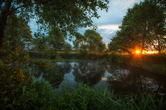 Рассвет на реке. / Фото: Юлия Войнич.