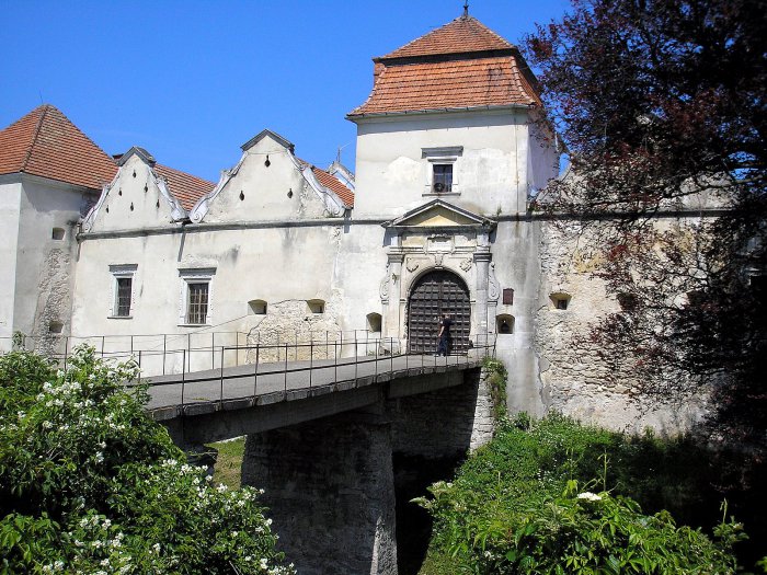 Свиржский замок - место съёмок главных сцен фильма.