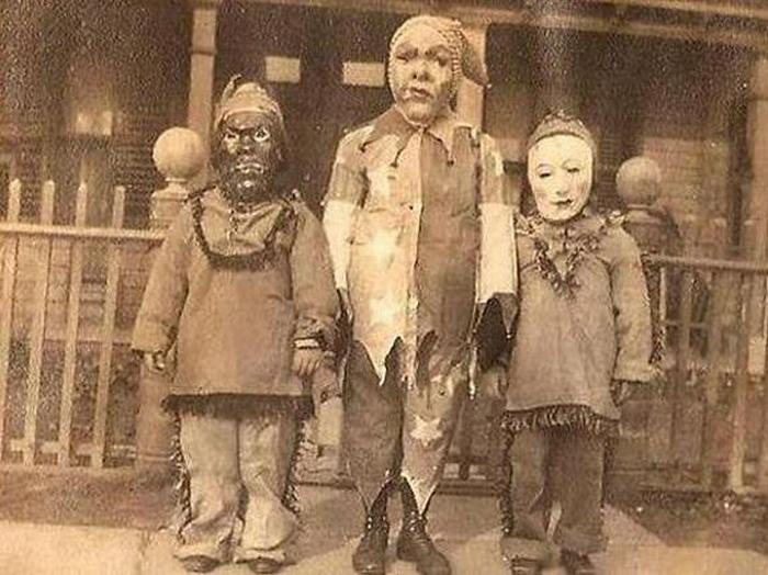 Страшные костюмы из прошлого.