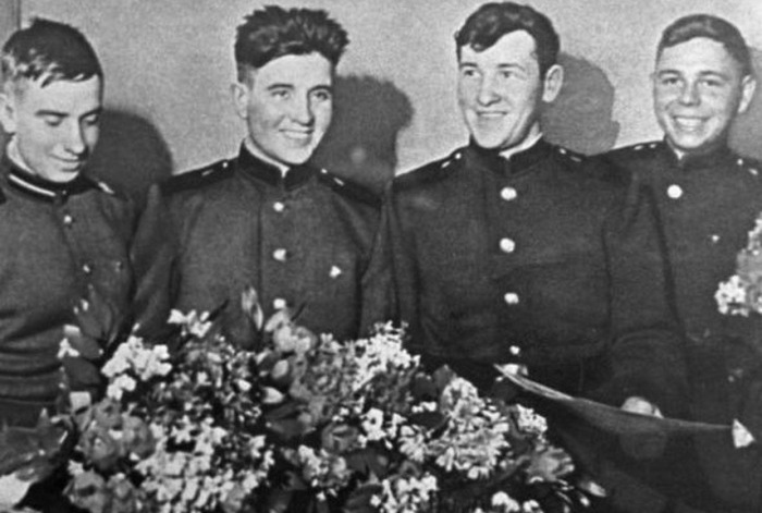 «Отважная четвёрка»: Как выжили советские солдаты срочники, оказавшиеся на 49 дней в открытом океане