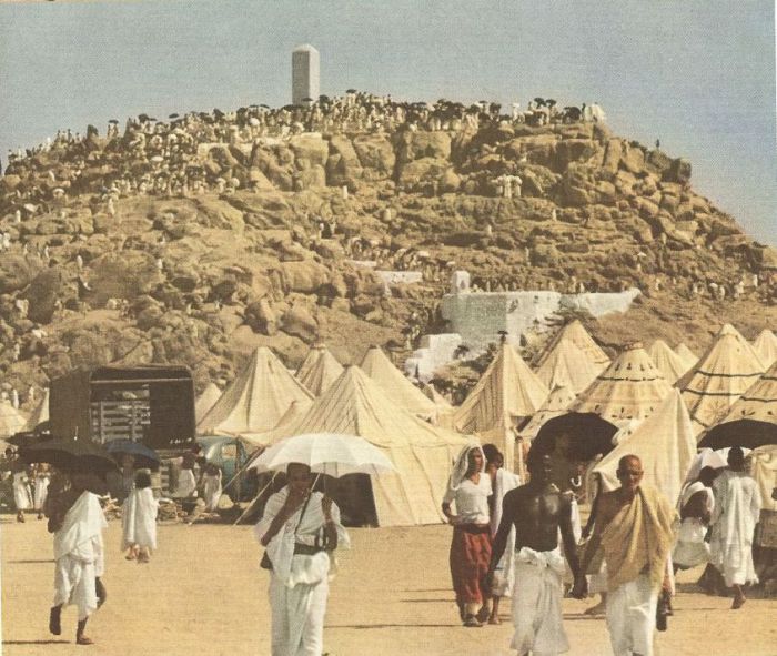 Палатки паломников в долине Арафат.