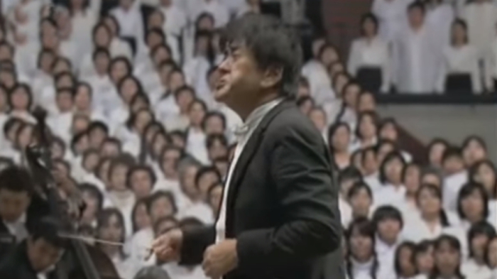 10 000 японцев исполняют симфонию Бетховена.