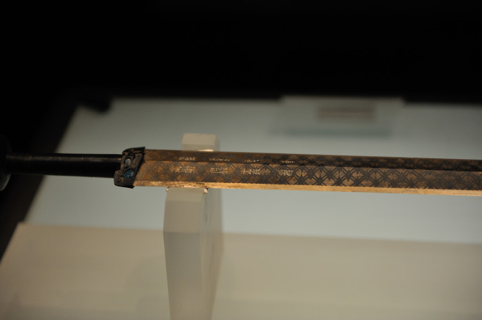 Сегодня меч находится на выставке в «Провинциальном музее Хубэя».