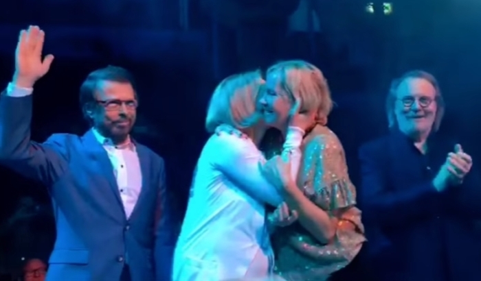 ABBA выступили вместе через 35 лет после своего последнего концерта