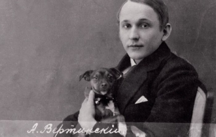 Александр Вертинский со своим псом.