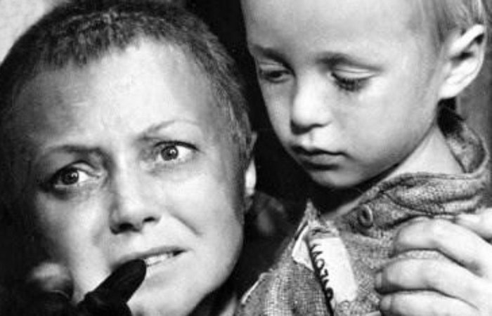 Людмила Касаткина с маленьким сыном. / Фото: randomfilms.ru