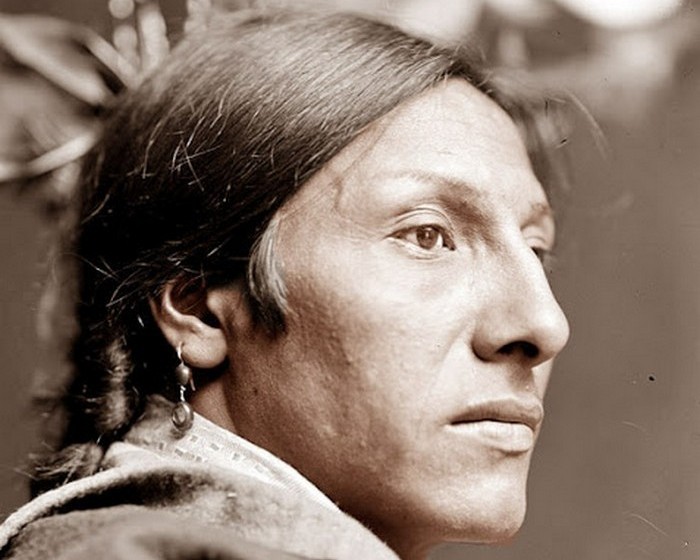 Амос Два быка, индеец племени лакота, 1900 год.