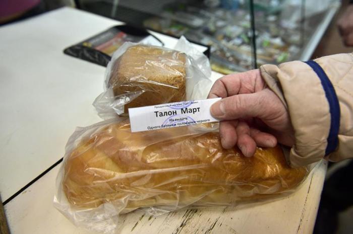 Такой необходимый бесплатный хлеб. / Фото: Петр Кассин 
