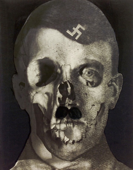 Лицо Гитлера с элементами черепа./Фото: old2.booknik.ru