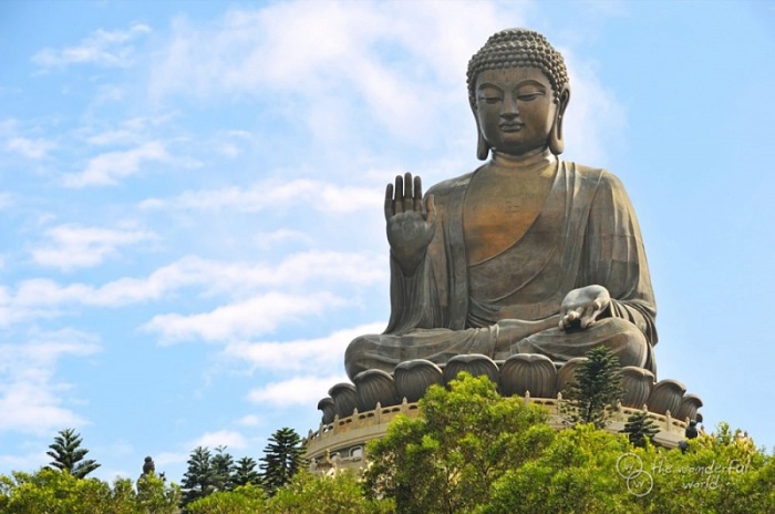 Большой Будда — бронзовая статуя Будды в Гонконге, на острове Лантау, вблизи монастыря По Лин.