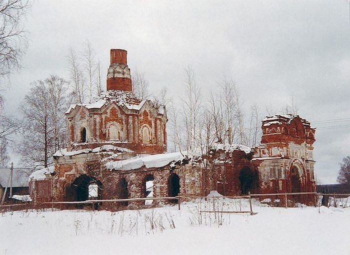 Церковь Рождества Христова в урочище Илкодино в Московской области.