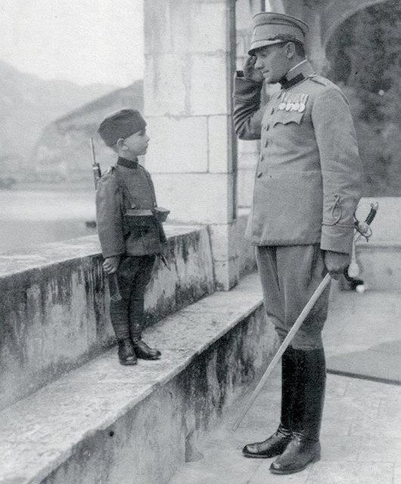 Момчило Гаврич вступил в сербскую армию в возрасте 8 лет в 1914 году. Он был самым молодым солдатом в Первой мировой войне.