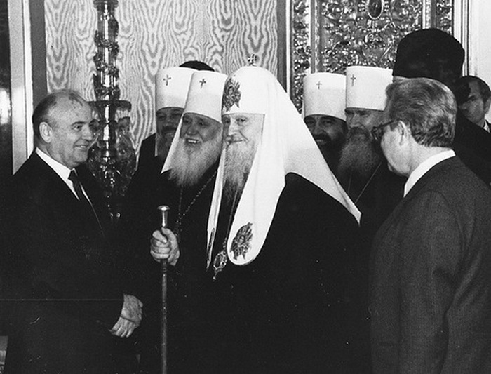 Встреча М.С.Горбачева со Святейшим Патриархом Пименом и членами Священного Синода. Кремль. 7 мая 1988 г.