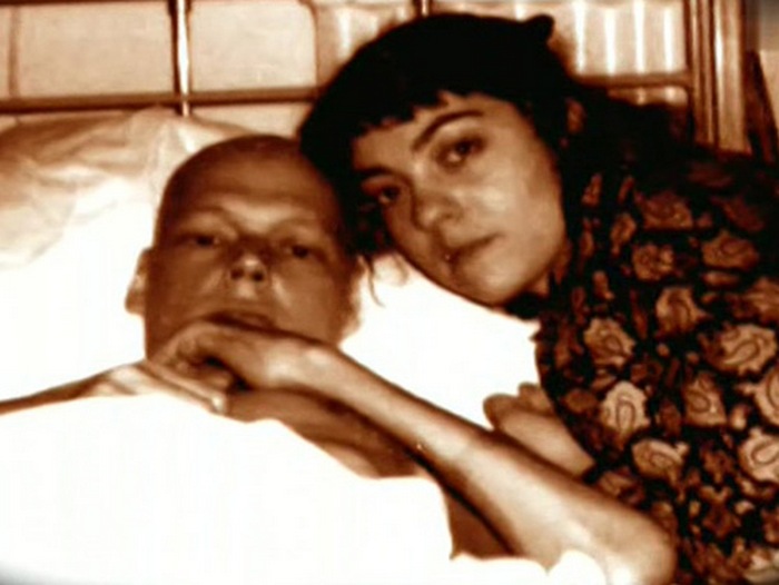 Никита Михайловский в лондонской клинике с женой.