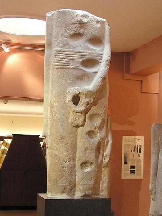 Статуя бога Мина: архаический колосс из Коптоса. Музей Эшмола, Оксфорд.