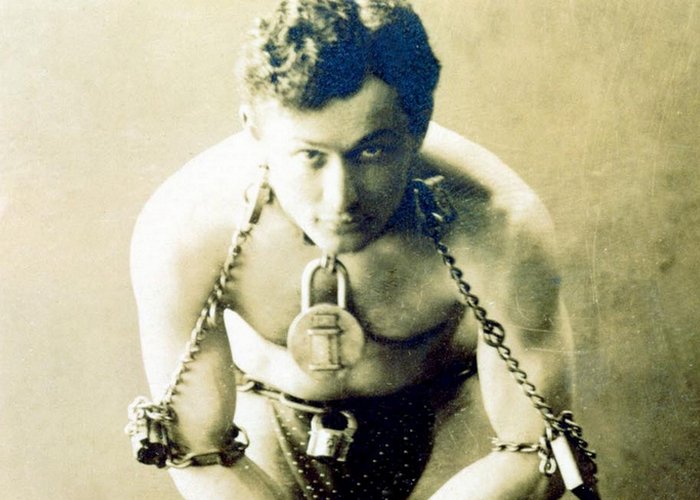 Коронный трюк Гарри Гудини «Избавление от наручников»./ Фото: milnix.com