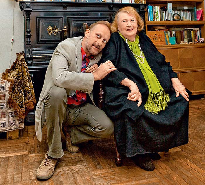 Людмила Иванова со своим старшим сыном.