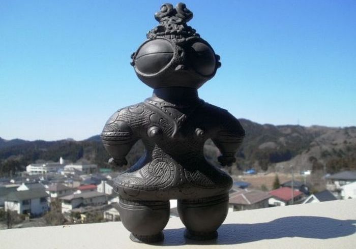Загадочная керамика Японии периода Дзёмон.