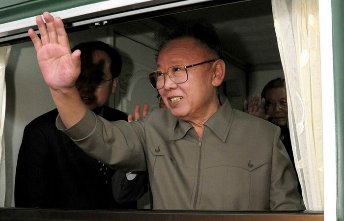 Ким Чен Ира в окне бронепоезда.