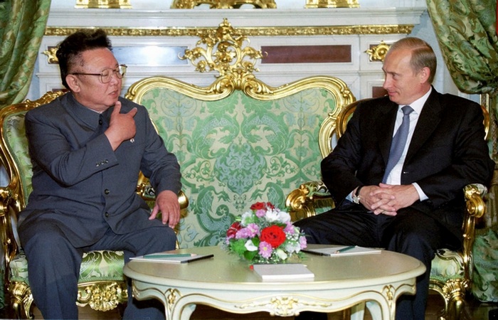 Президент России Владимир Путин и Ким Чен Ир. 2001 год.