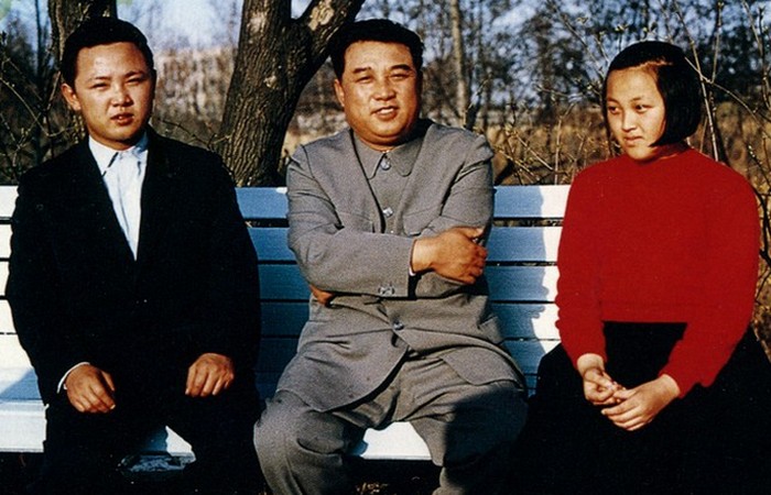 Ким Ир Сен с Ким Чен Иром(слева) и его сестрой Ким Кенг Хуи. 1963 год.