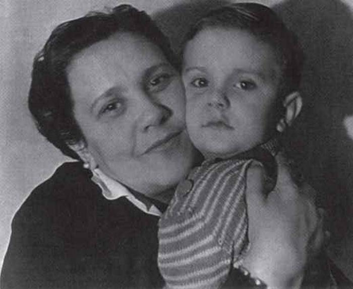 Наталья Кончаловская с сыном Никитой Михалковым.
