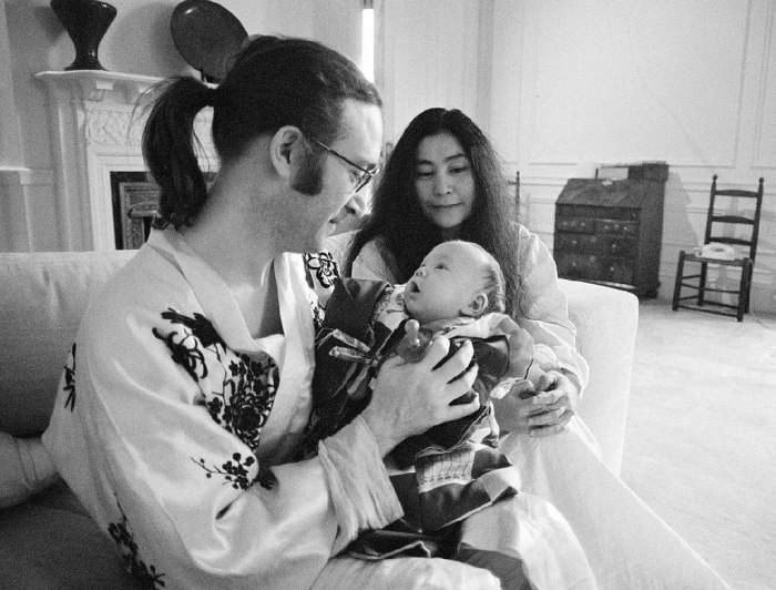 Джон и Йоко с сыном Шоном.