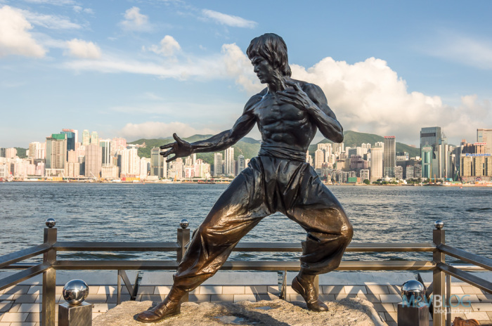 Гонконг. Аллея Звезд. Статуя Брюса Ли в натуральную величину.