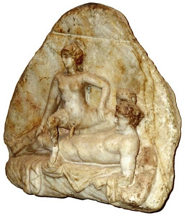 Мраморная статуя из Помпей.