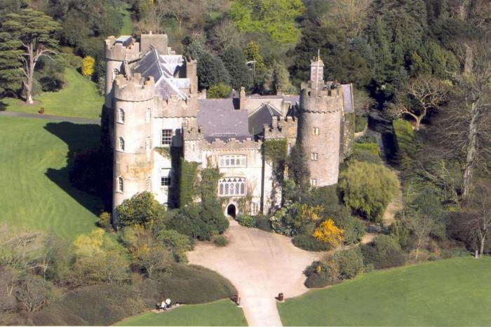 В Ирландии и сегодня можно пожить в замке. \ Фото: www.aransweatersdirect.com